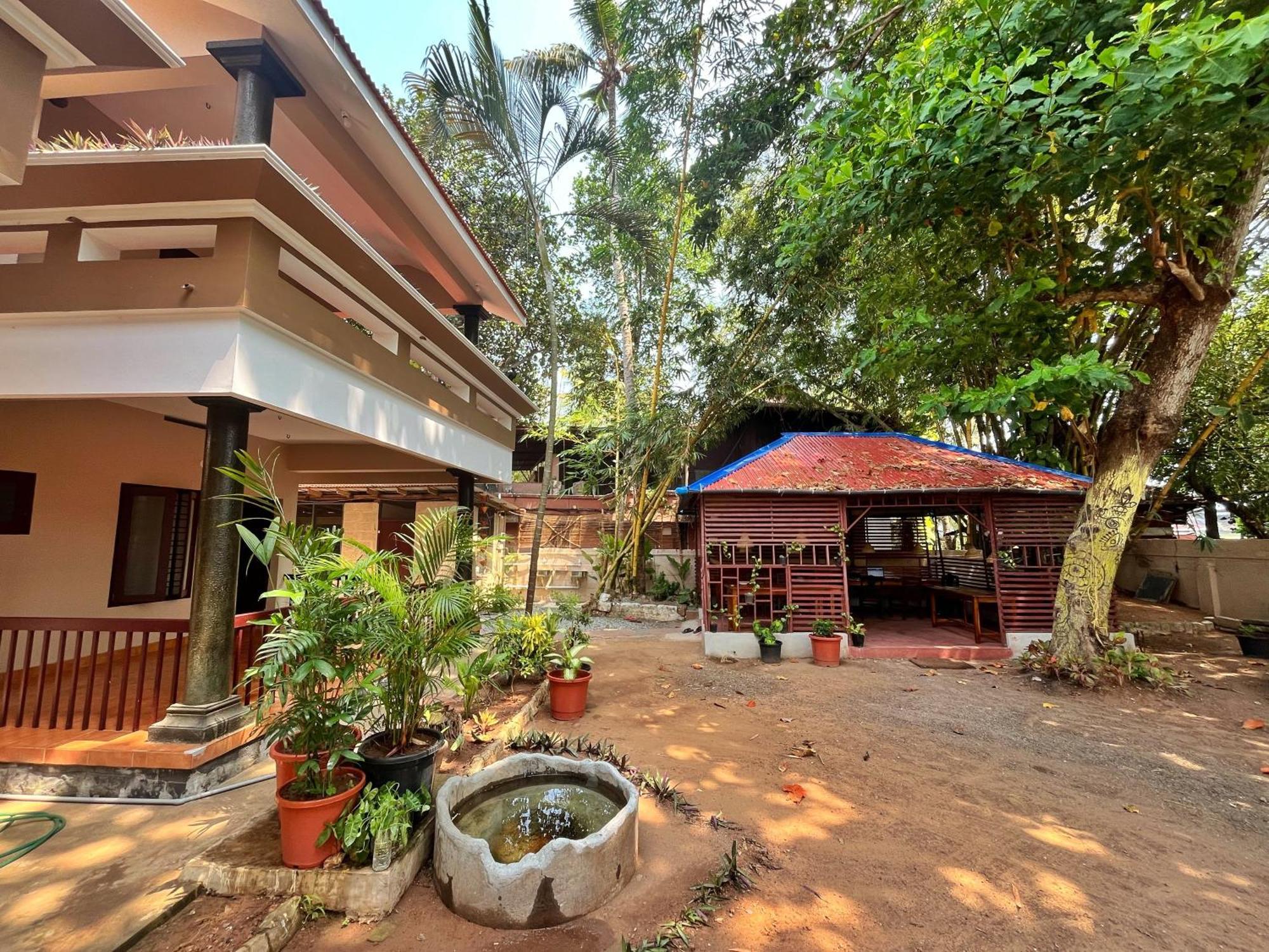 Bava Beach Resort & Retreat Center Varkala Esterno foto